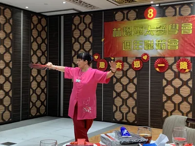 林燦平師傅示範太極劍與太極扇